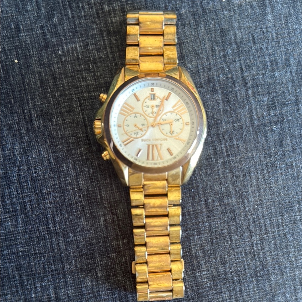Michael Kors Gold Chronograph Watch - Picture 4 of 4
